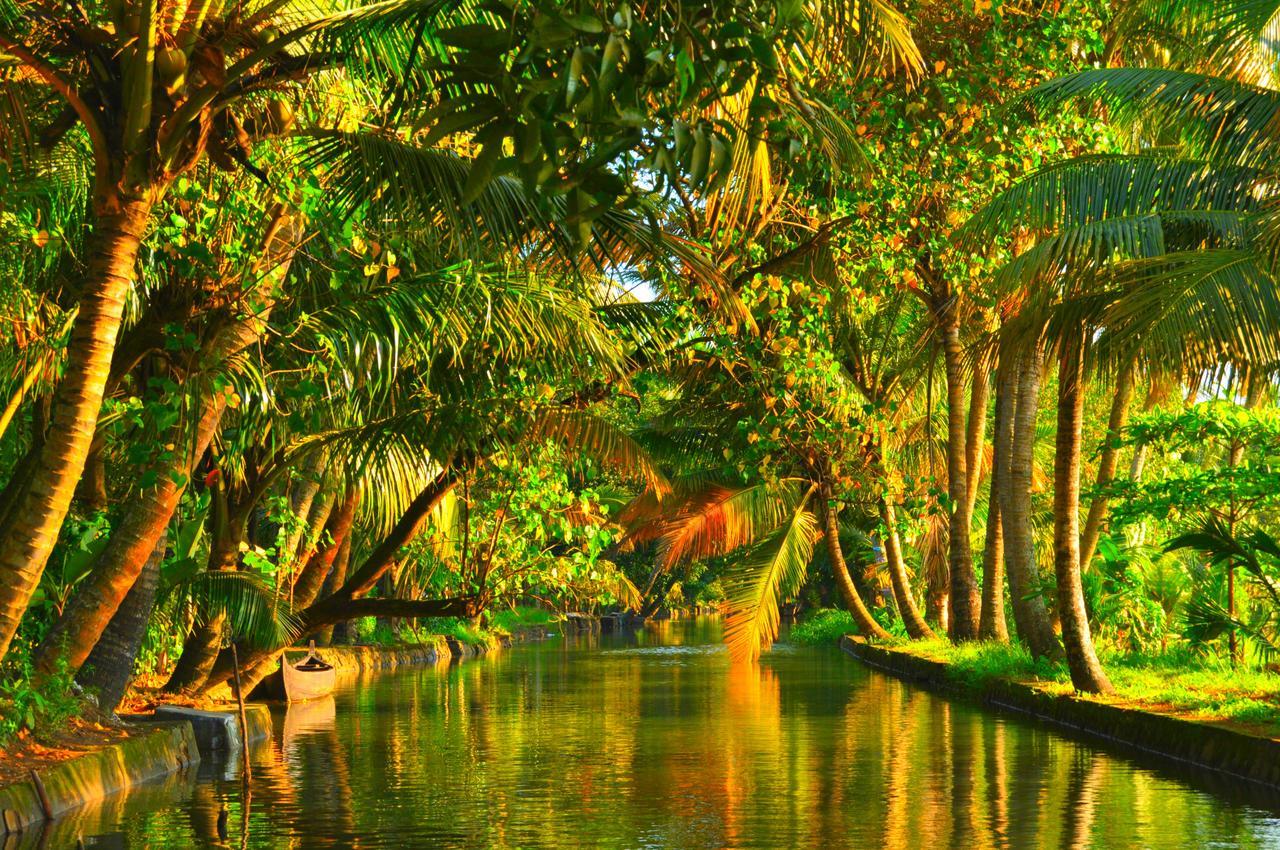 Hotel Chaandhni Lake View Alappuzha Exterior foto